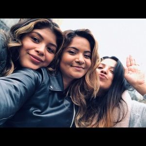 Meet your Posher, Larissa